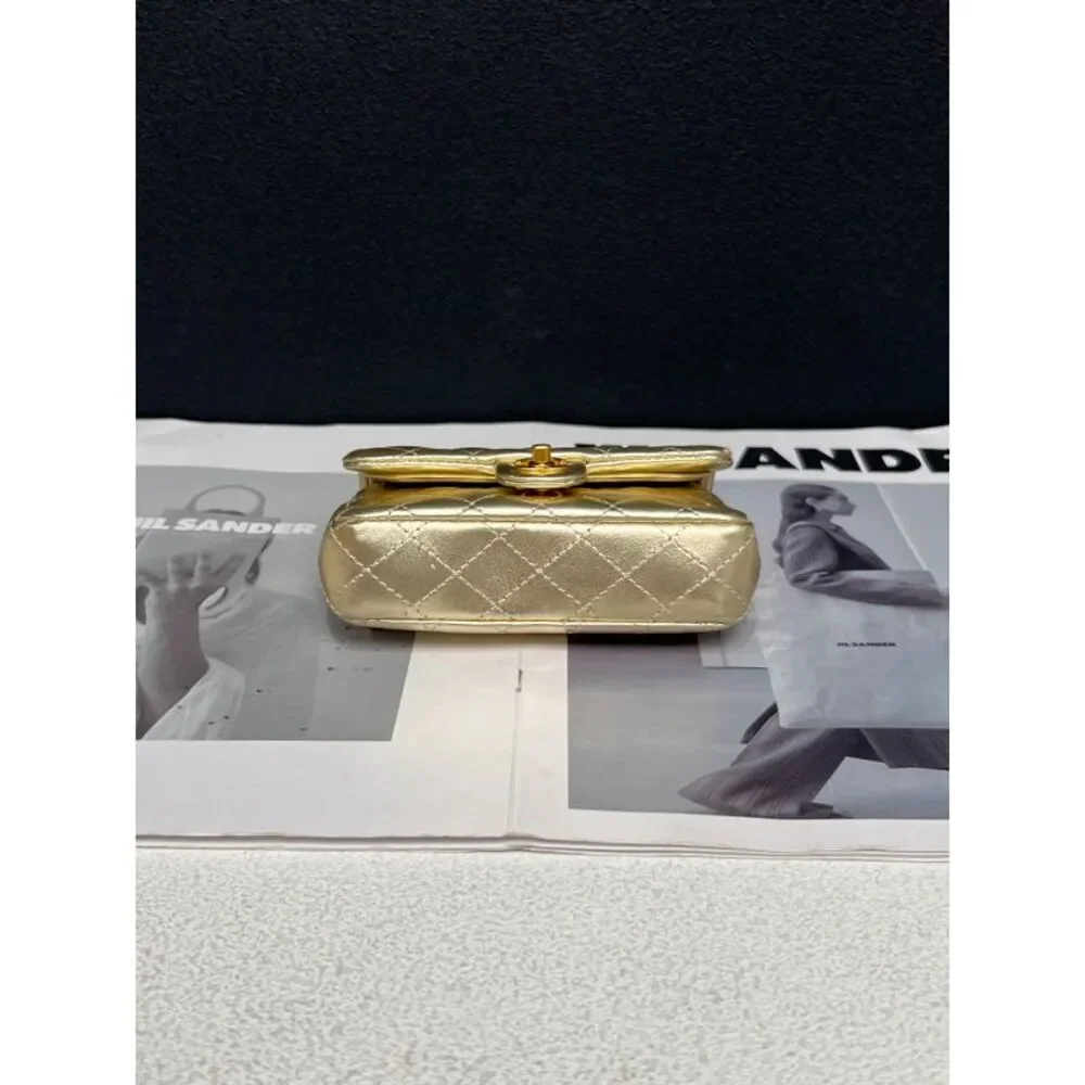 CHANEL brand color